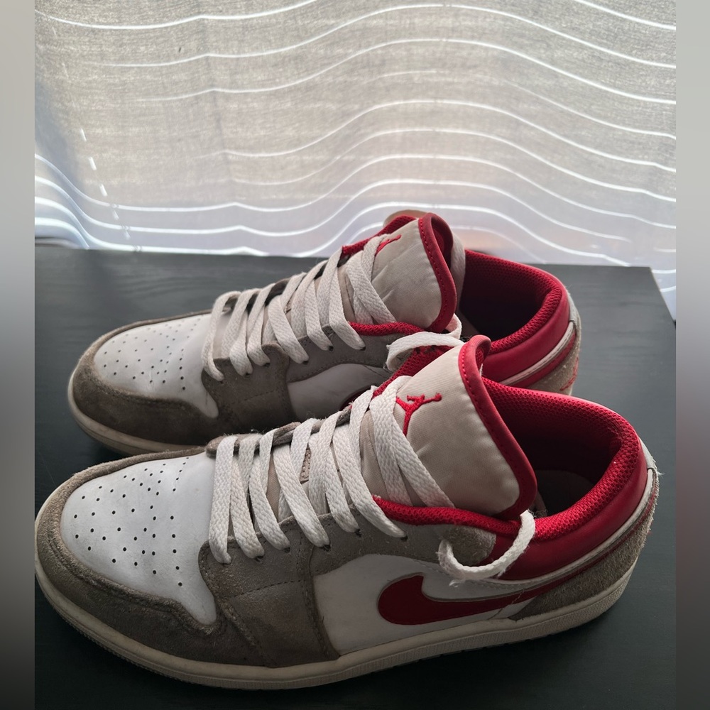 Jordan 1 Low Smoke Gray Gym Red in good condition size 7.5 men